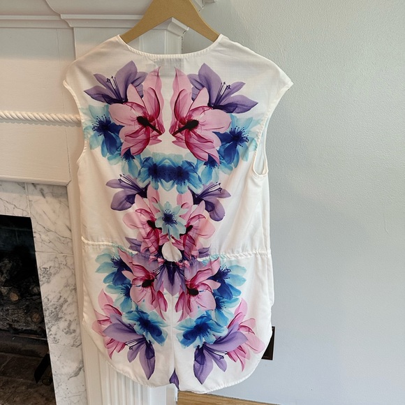 Xenia Women’s V-Neck Floral Romper With Adjustable Waist - Picture 3 of 5